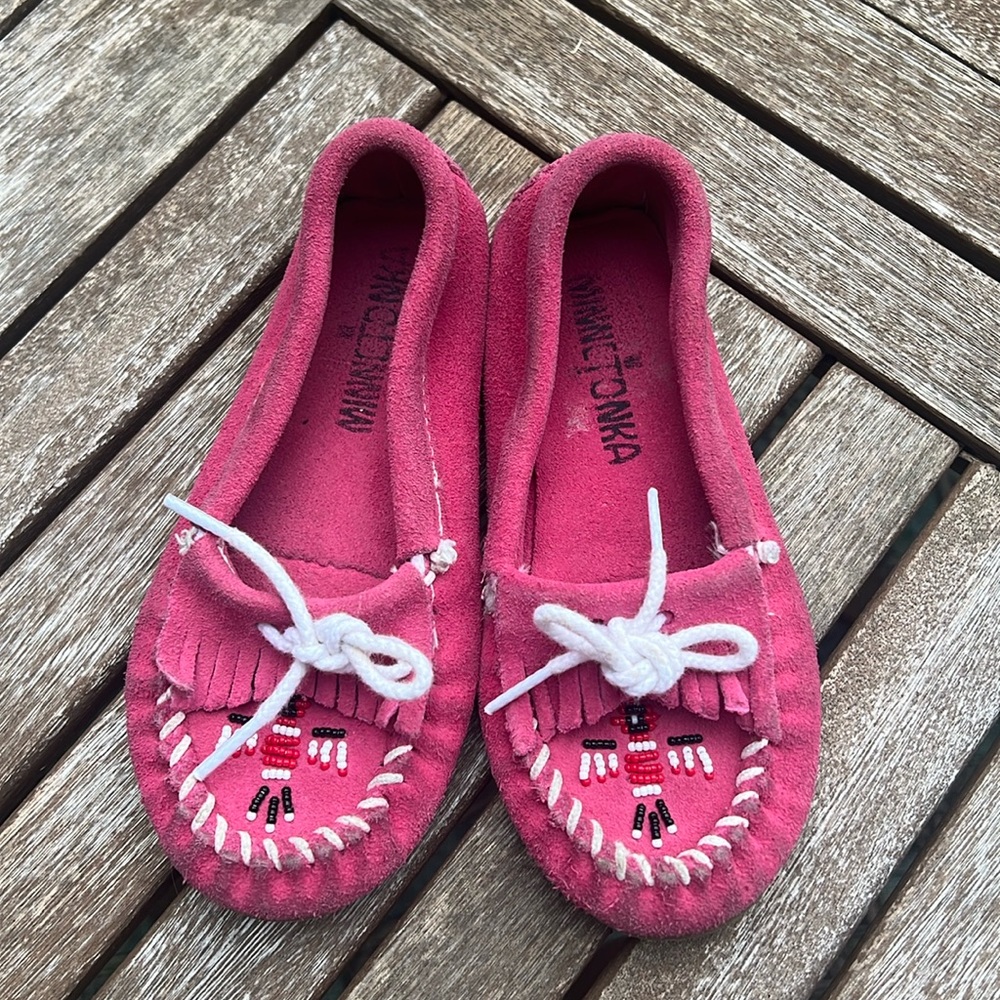 MINNETONKA Pink Suede Beaded Moccasins Toddler sz 12 Slip-on Rubber Soles 💖